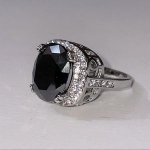 Fancy Elegant Black Fashion Cocktail Ring Size 8 Costume Jewelry Silvertone